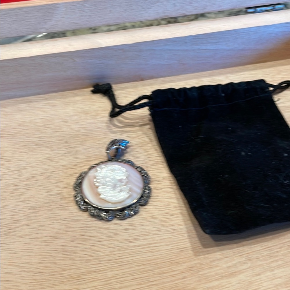 Elegant Cameo Pendant with Black Velvet Pouch .925